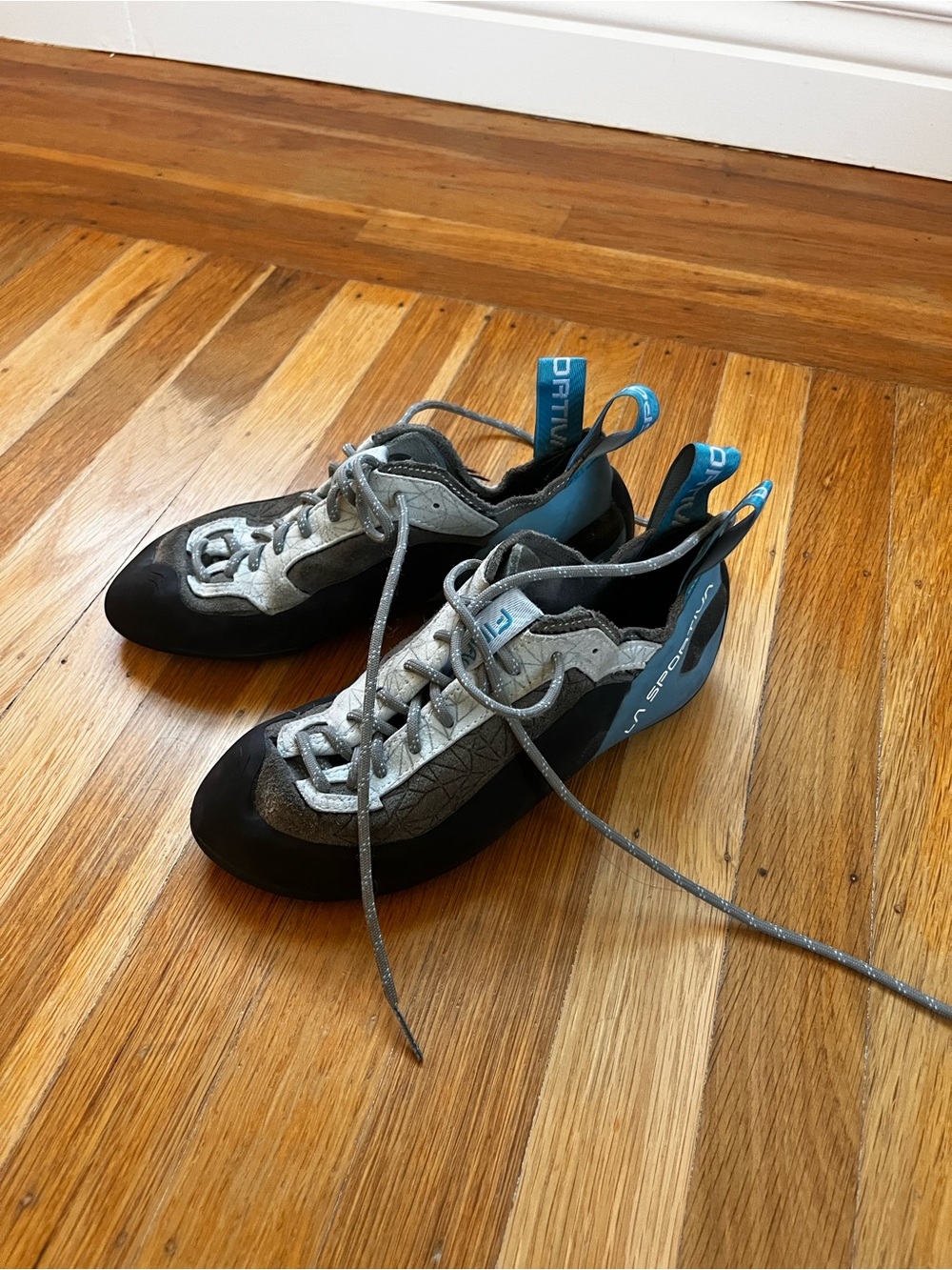 La Sportiva Women's 38 Finale Climbing Shoes